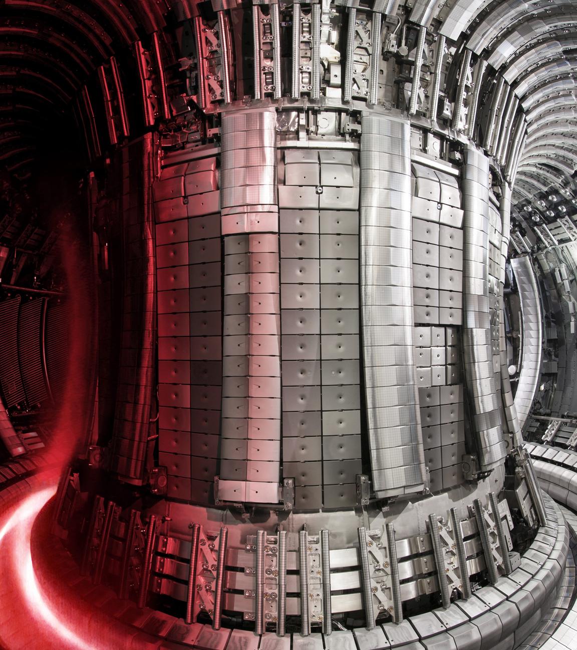 Ein Modell eines Kernfusionsreaktor ist zu sehen