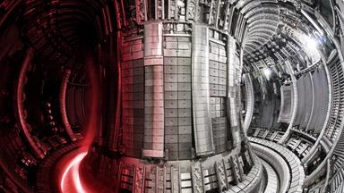 Ein Modell eines Kernfusionsreaktor ist zu sehen