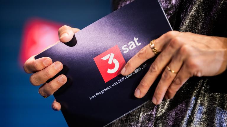3sat-Moderationskarten beim Empfang zu 40 Jahre 3sat in der Botschaft Österreichs.