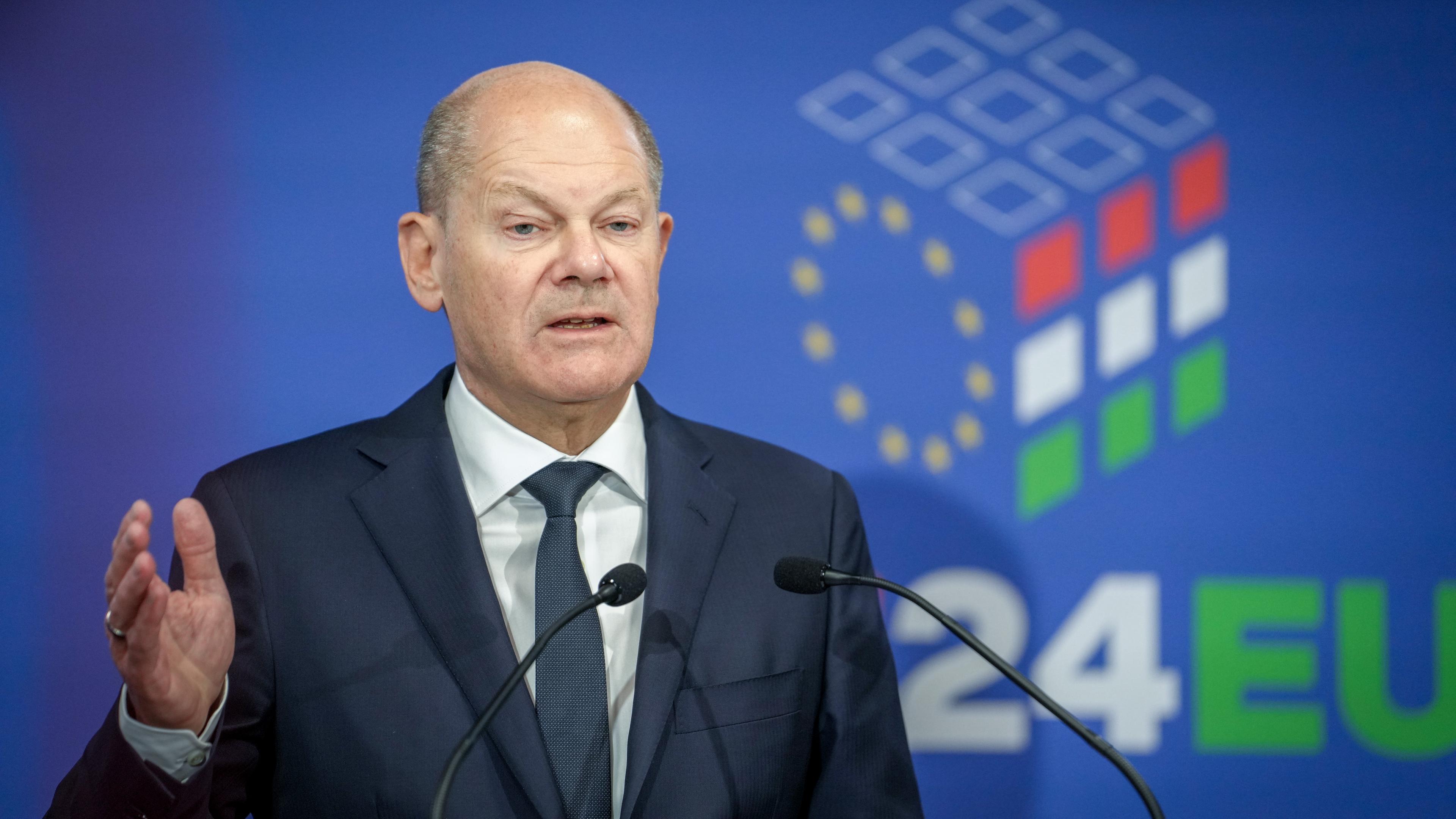 Bundeskanzler Olaf Scholz (SPD) gibt nach dem Informellen Treffen des Europäischen Rates eine Pressekonferenz in der ungarischen Hauptstadt. Thema bei der Tagung der Staats- und Regierungschefs werden unter anderem Vorschläge zur Steigerung der Wettbewerbsfähigkeit der Wirtschaft in der EU sowie die transatlantischen Beziehungen nach der US-Präsidentschaftswahl sein.