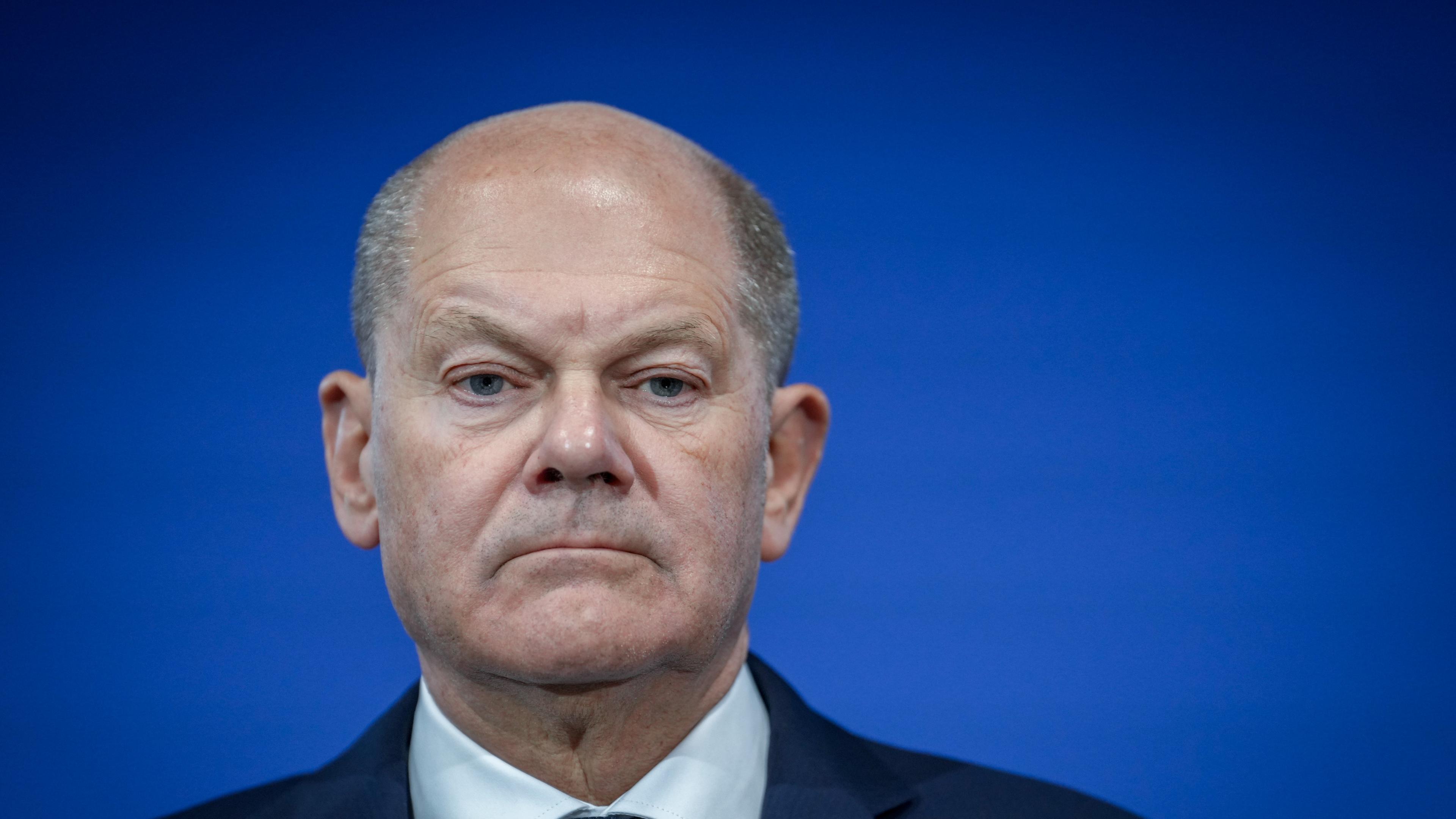 Bundeskanzler Olaf Scholz (SPD) gibt nach dem Informellen Treffen des Europäischen Rates eine Pressekonferenz in der ungarischen Hauptstadt. Thema bei der Tagung der Staats- und Regierungschefs werden unter anderem Vorschläge zur Steigerung der Wettbewerbsfähigkeit der Wirtschaft in der EU sowie die transatlantischen Beziehungen nach der US-Präsidentschaftswahl sein.