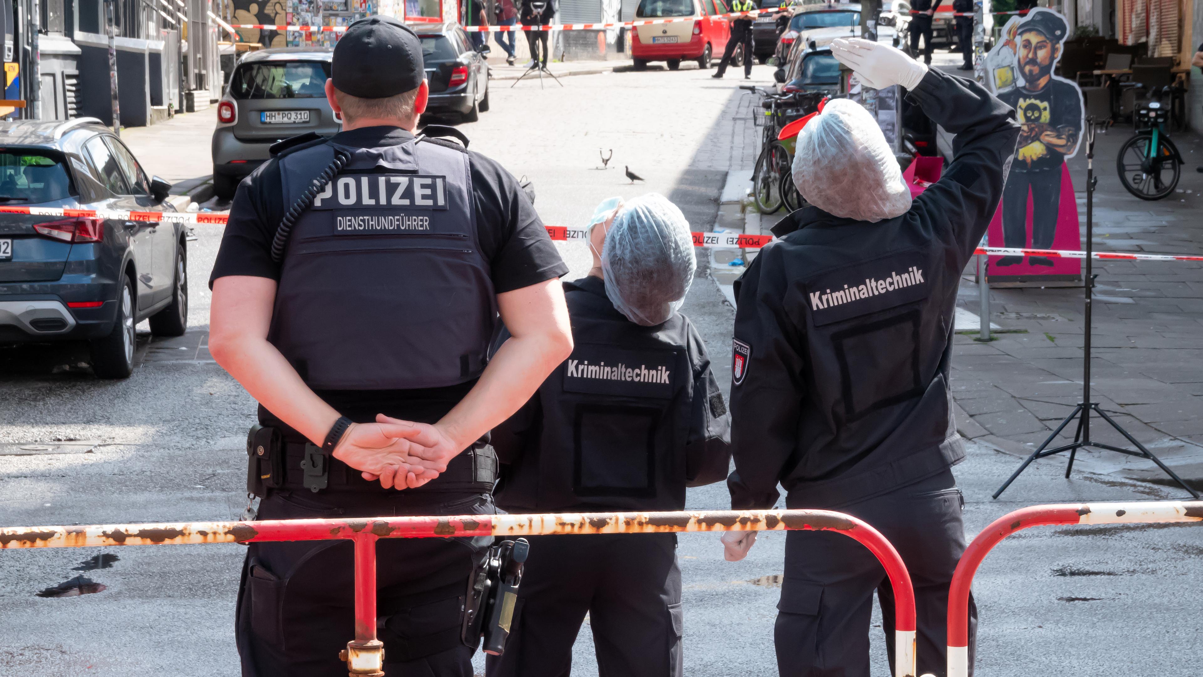 Polizei schießt auf Mann mit Spitzhacke