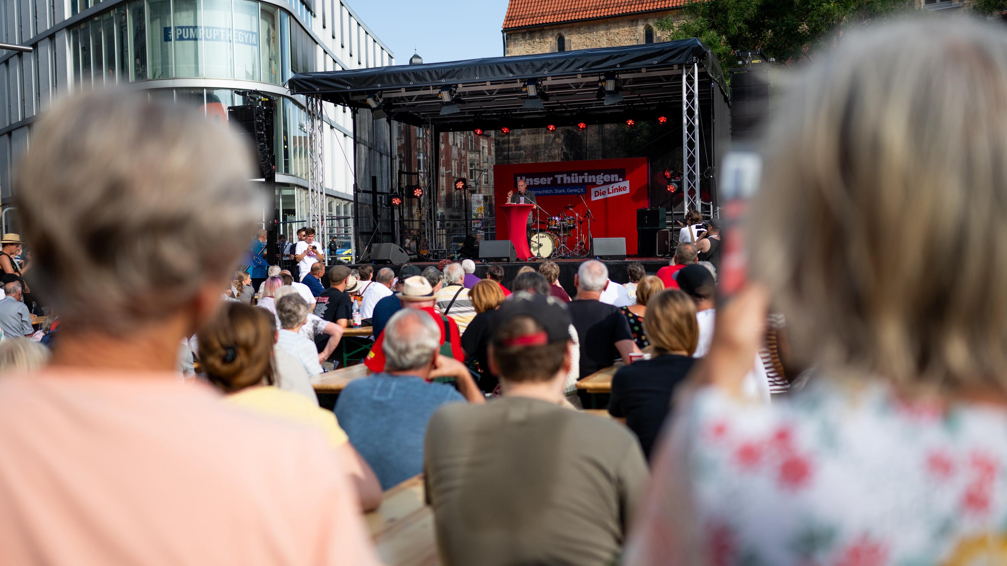 Rede von Gregor Gysi (Die Linke) bei dem Wahlkampfabschluss der Partei Die Linke Thüringen auf dem Erfurter Anger. 