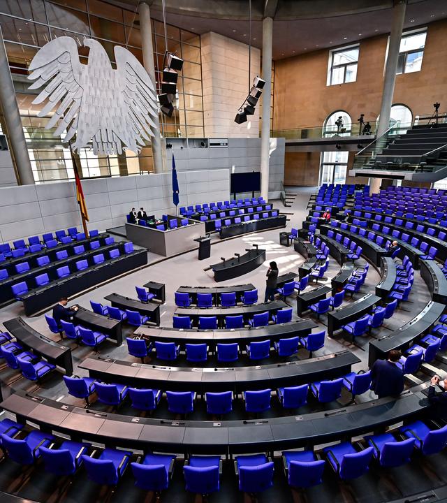Merz Scholz Wahlkampf leerer Bundestga