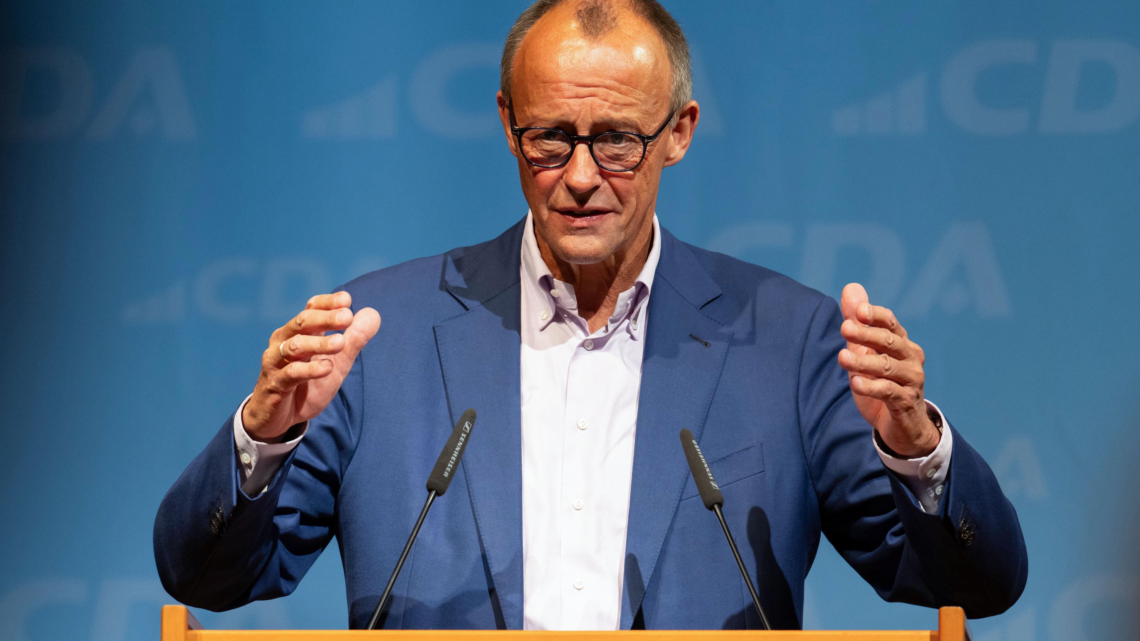 14.09.2024, Thüringen, Weimar: Friedrich Merz, CDU-Bundesvorsitzender, spricht auf der 40. Bundestagung der Christlich-Demokratischen Arbeitnehmerschaft