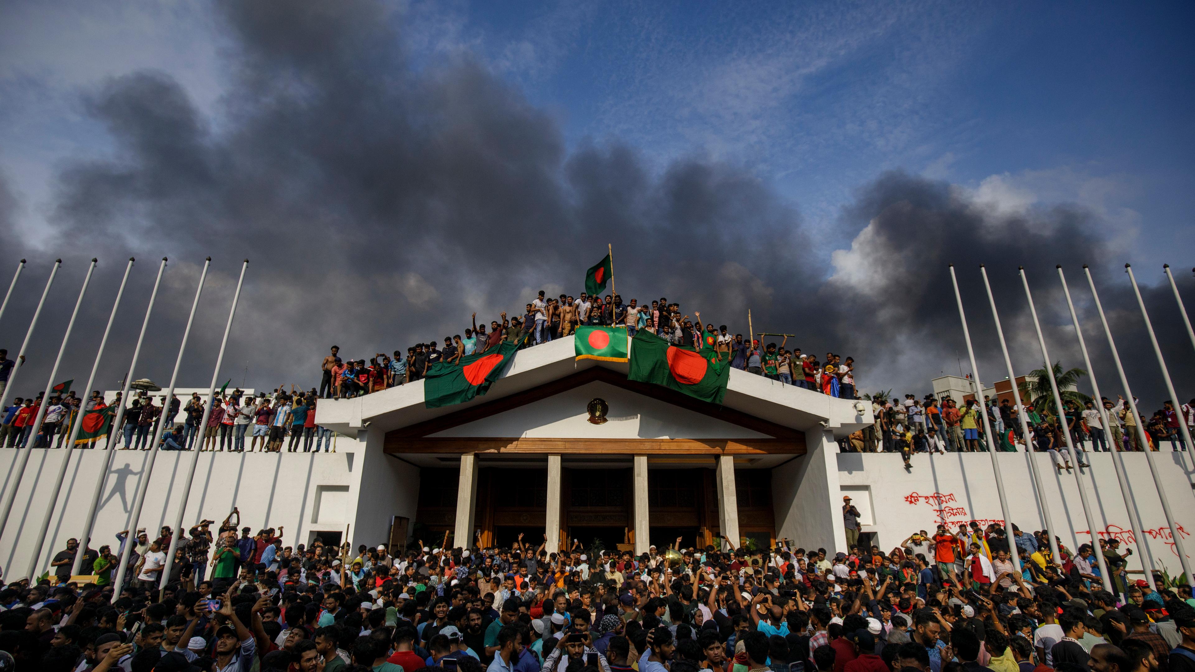 Nach Rücktritt der Premierministerin von Bangladesch