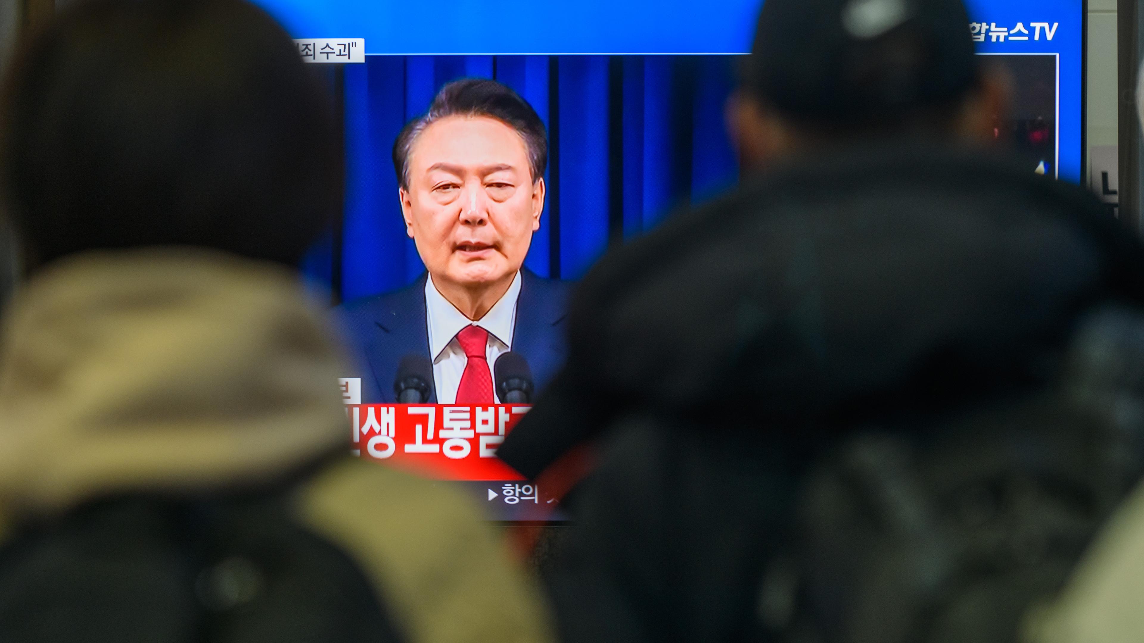 Präsident Yoon auf einem TV Bildschirm