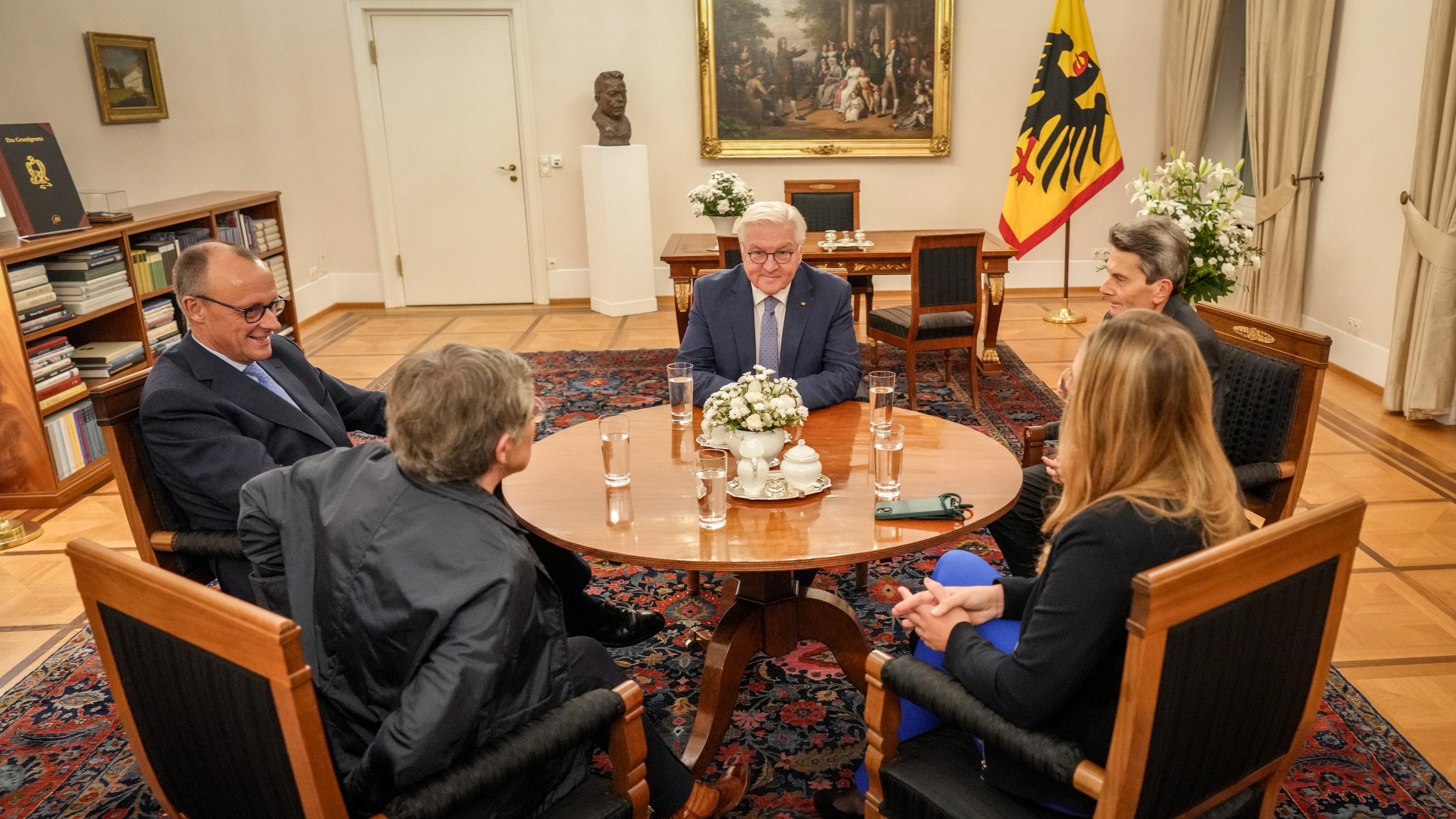 Die Koalition und die Union haben sich auf einen Termin für die Neuwahl des Bundestages am 23. Februar 2025 geeinigt