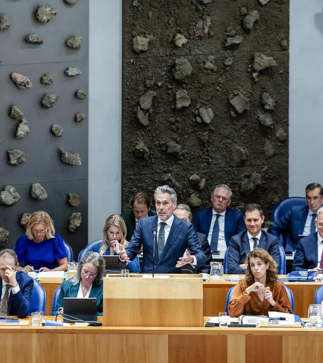 Der niederländische Premierminister Dick Schoof spricht am zweiten Tag der Haushaltsdebatte mit dem niederländischen Parlament in Den Haag, Niederlande, 19. September 2024.