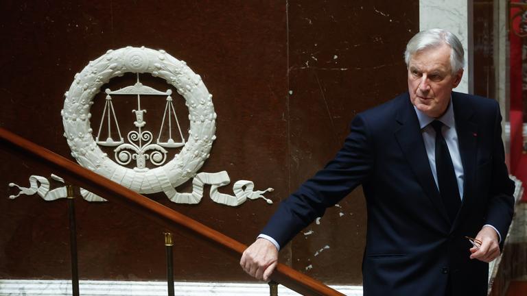 Frankreichs Premierminister Barnier im französischen Parlament