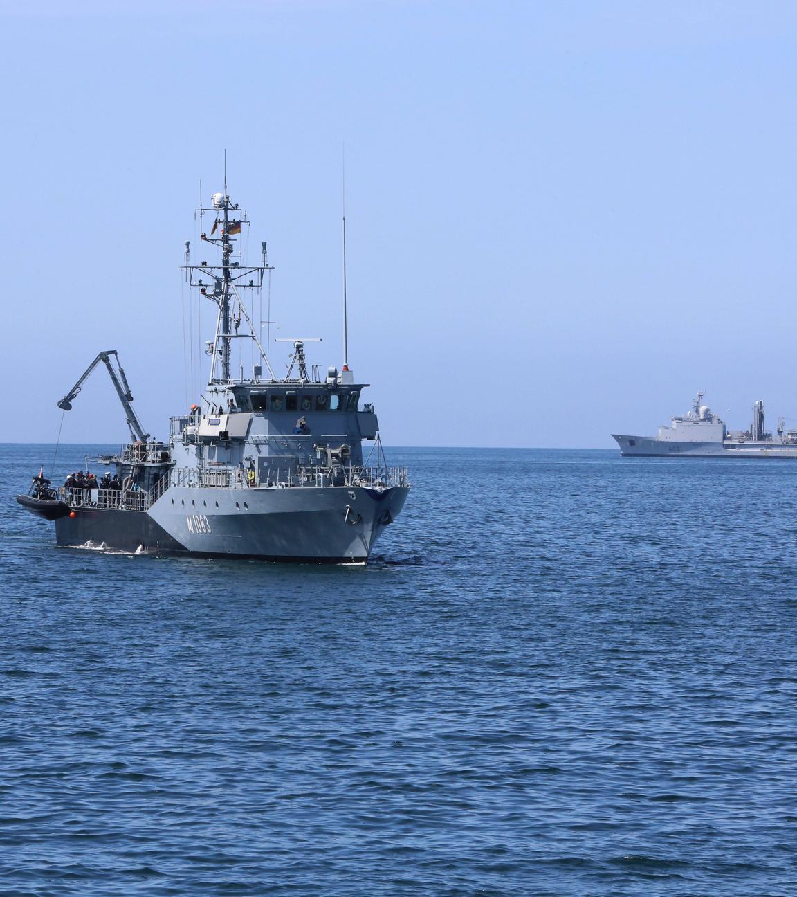 Blick am Montag 05.06.2023 auf der Ostsee vor Warnemünde von dem Minenjagdboot Bad Bevensen