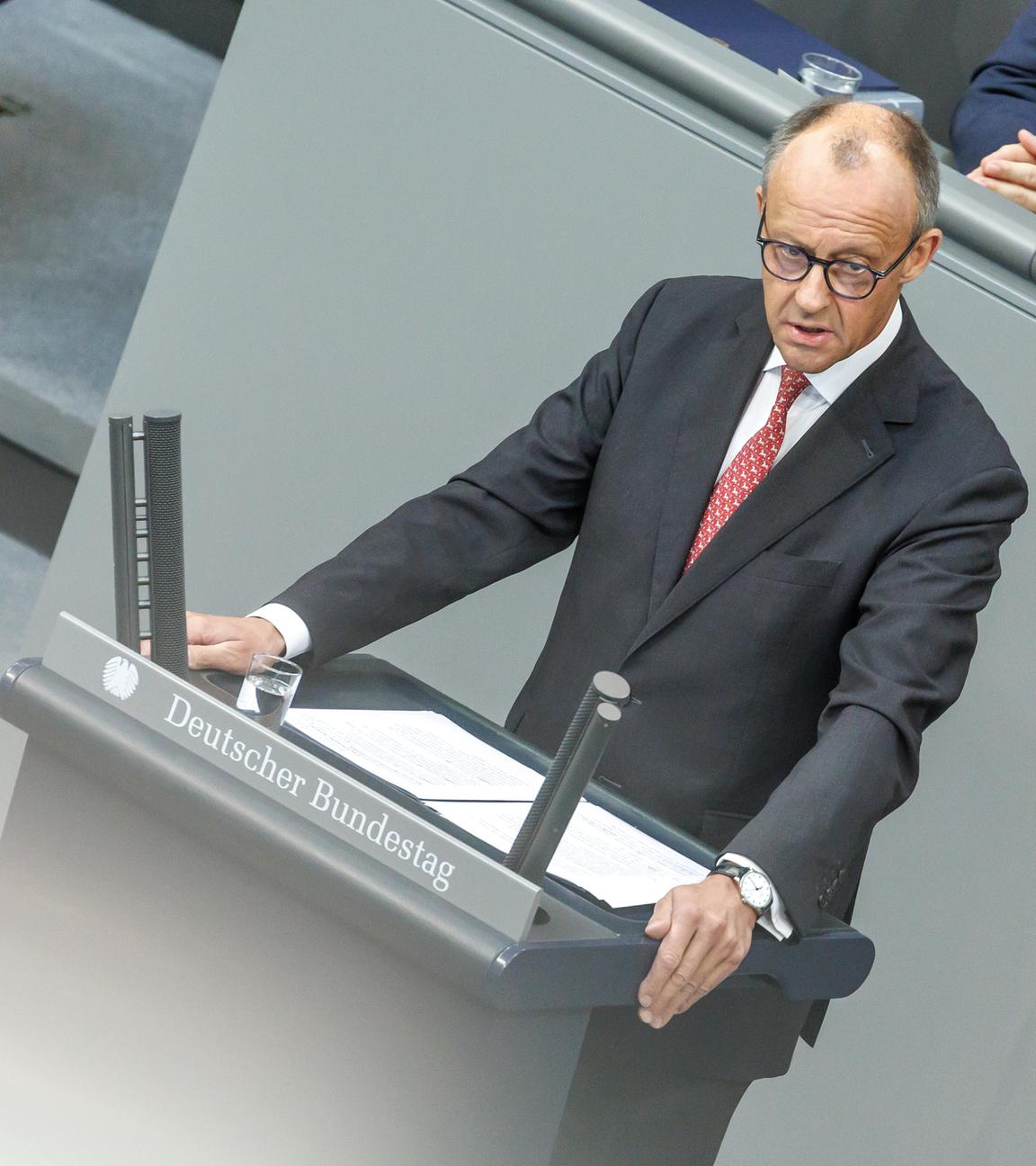 Merz am Rednerpult