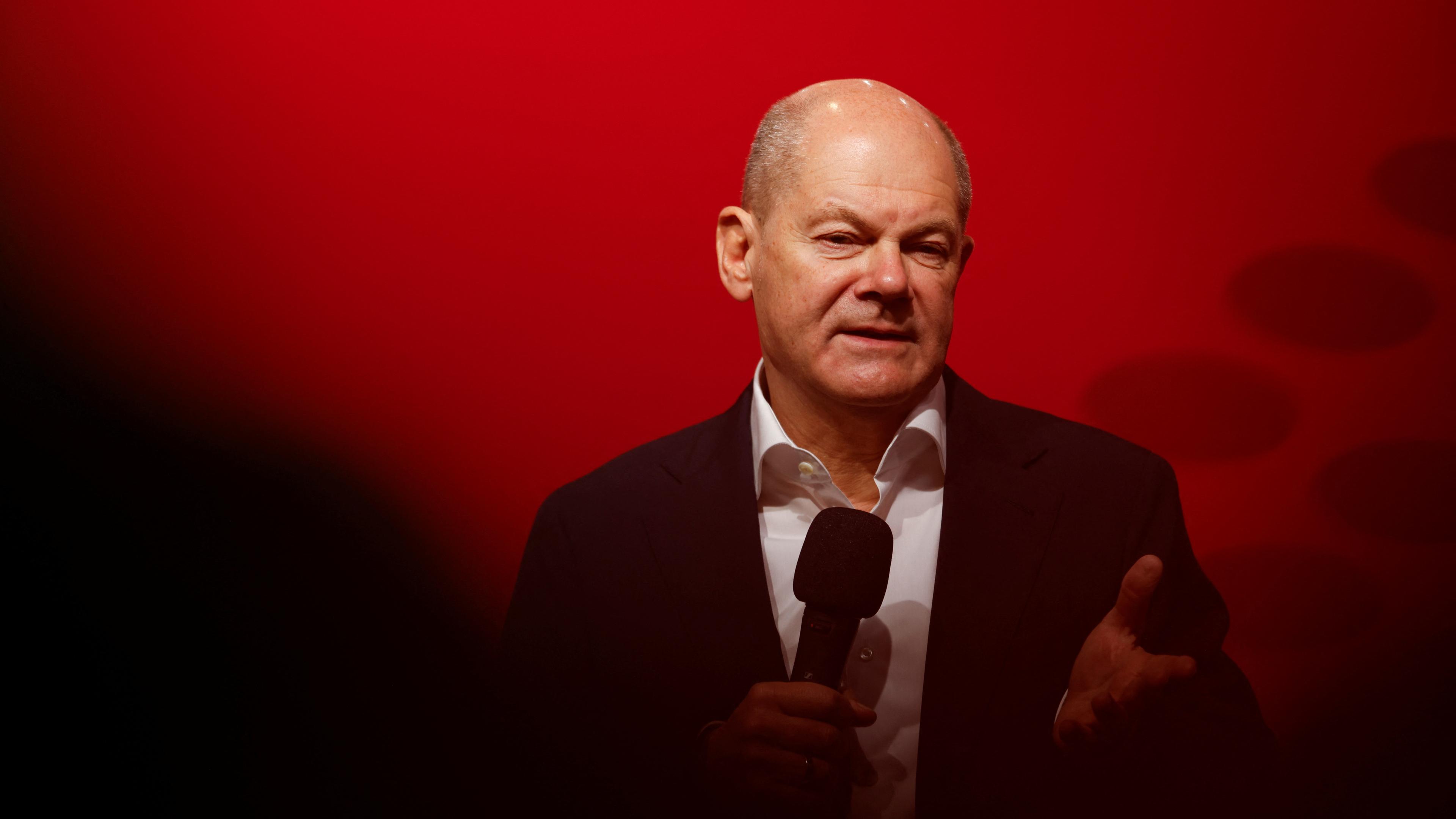 Bundeskanzler Olaf Scholz spricht auf einem Kommunalkongress