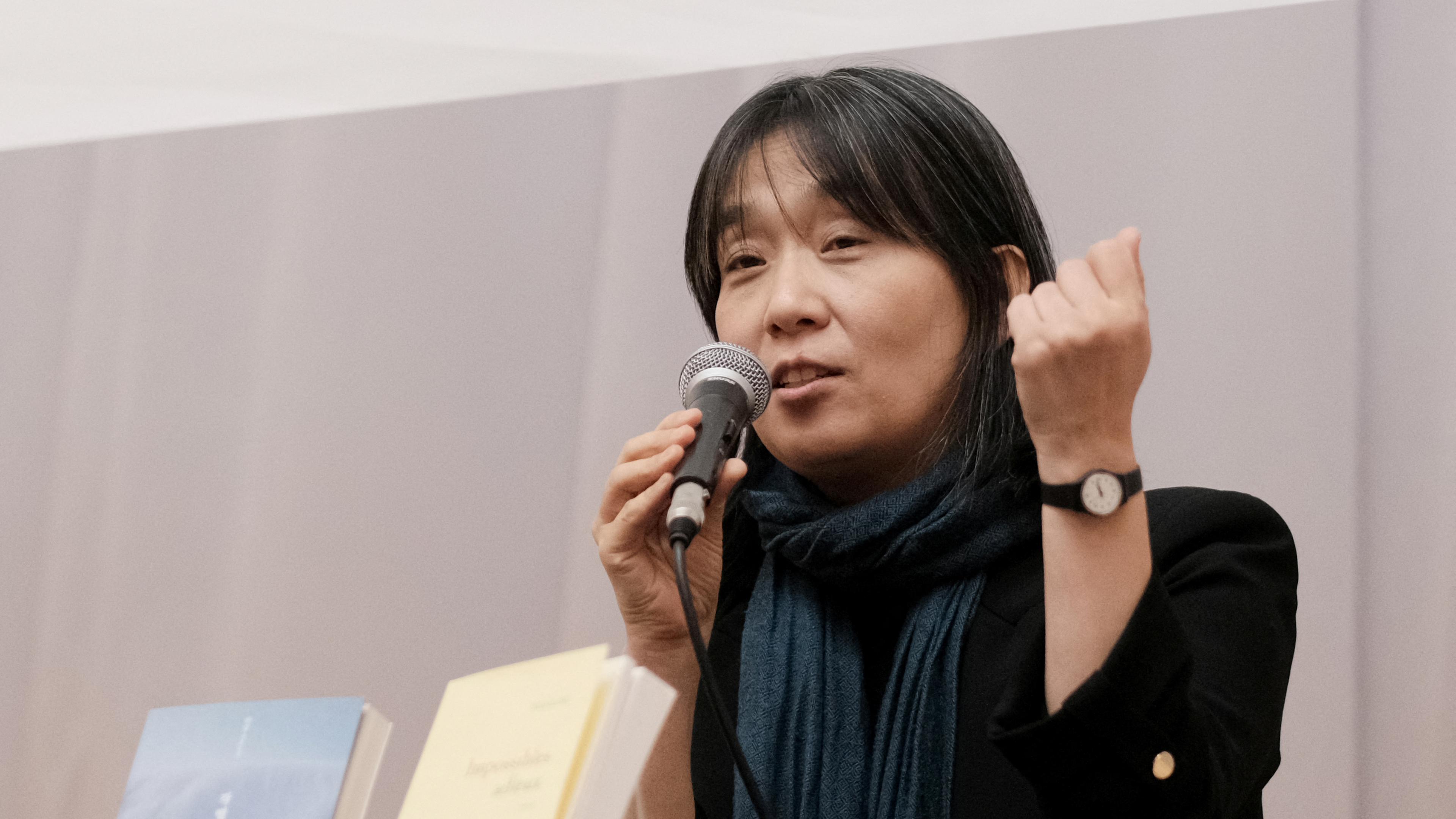 Der südkoreanische Schriftsteller Han Kang, Träger des Literaturnobelpreises 2024, nimmt an einer Pressekonferenz in Seoul, Südkorea, teil (Foto vom 14. November 2023).