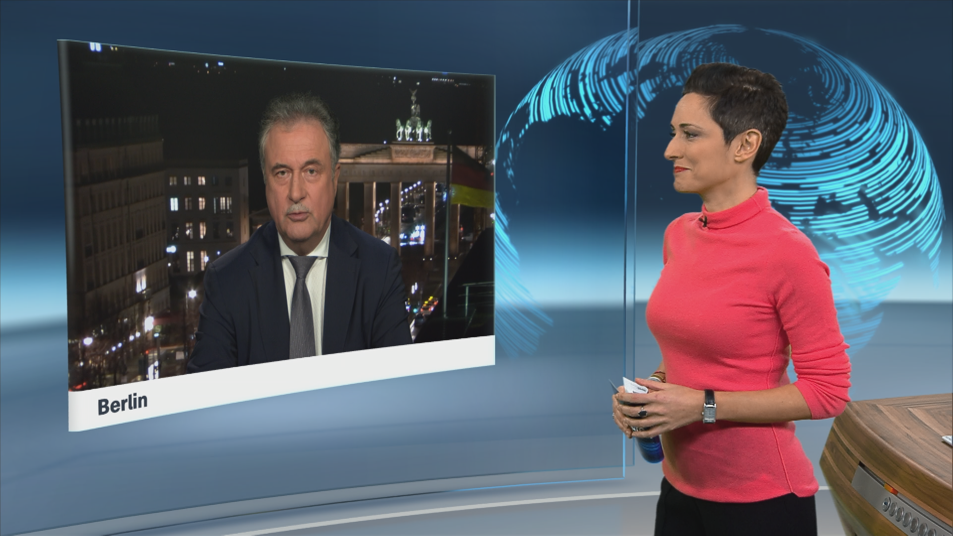 Nazan Gökdemir spricht mit Claus Weselsky.