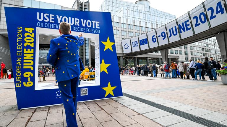 Auf dem Bild ist ein Aufruf zur EU-Wahl 2024 zu sehen.