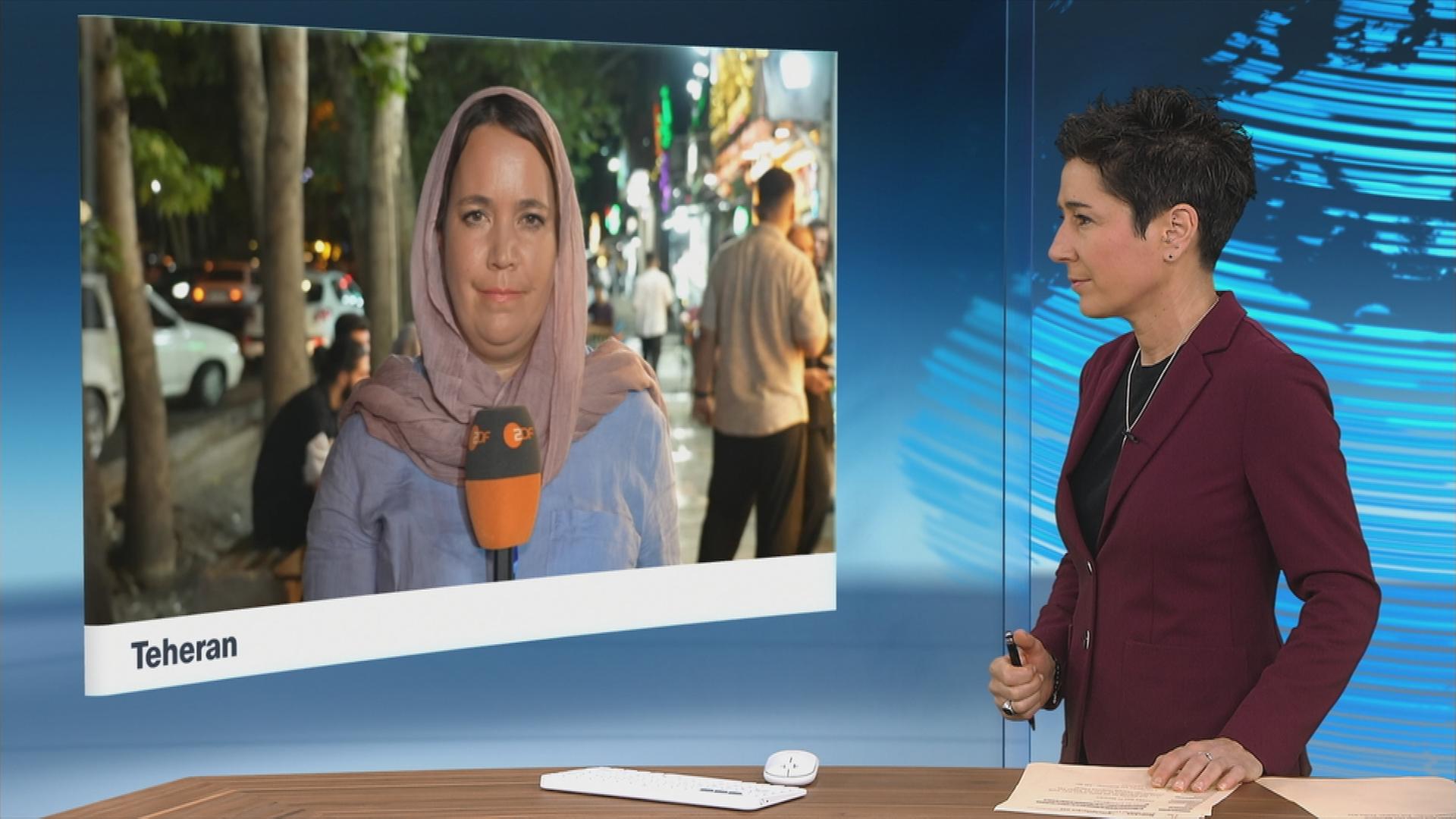Dunja Hayali im Gespräch mit Phoebe Gaa
