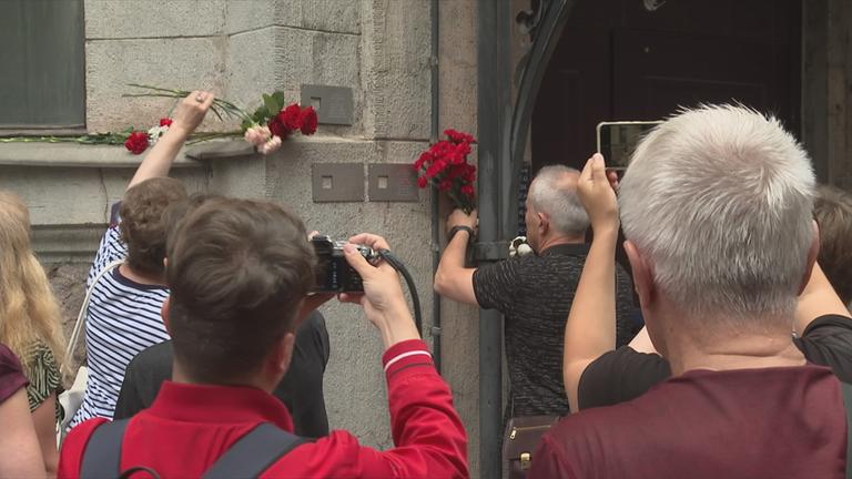 Blumen für Verschleppte aus der Stalinzeit