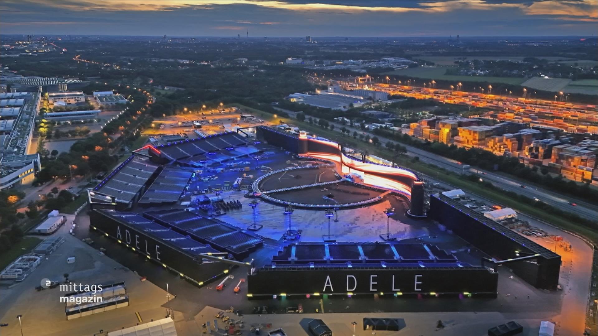Luftaufnahme der riesigen Adele-Arena in München