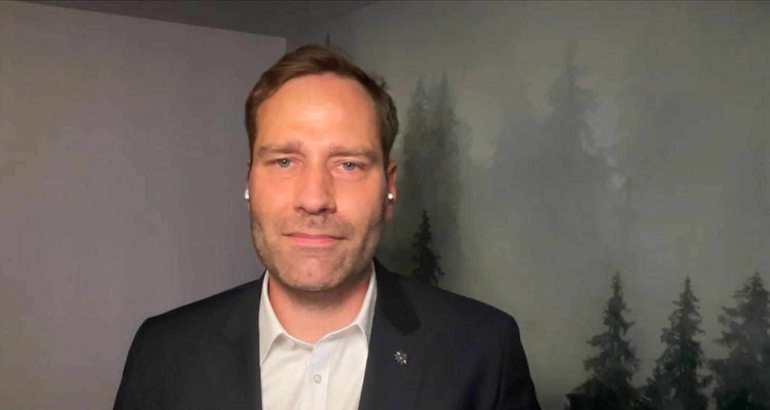 Jochen Kopelke, Bundesvorsitzender der Gewerkschaft der Polizei im Gespräch mit Antje Pieper