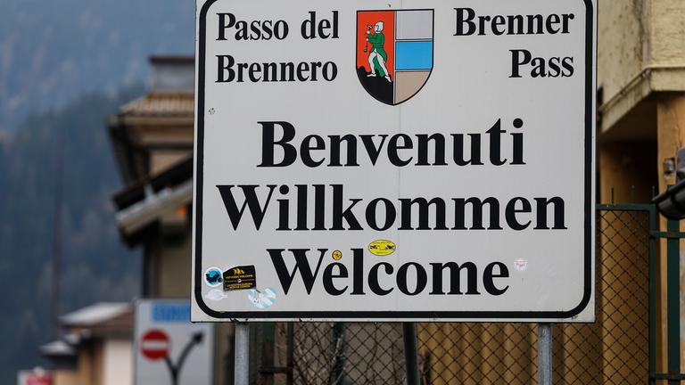 Willkommensschild am Brennerpass