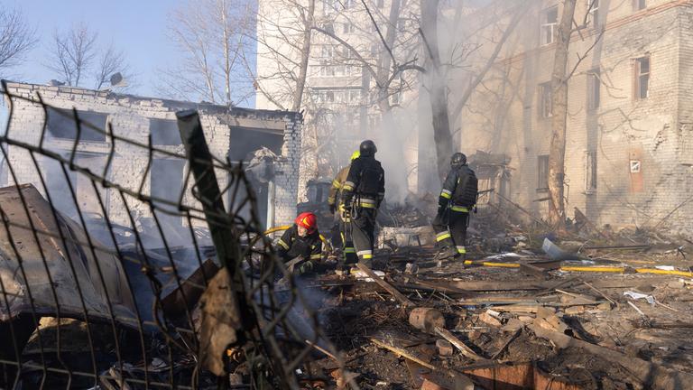 Eine zivile Einrichtung in Charkiw wurde getroffen