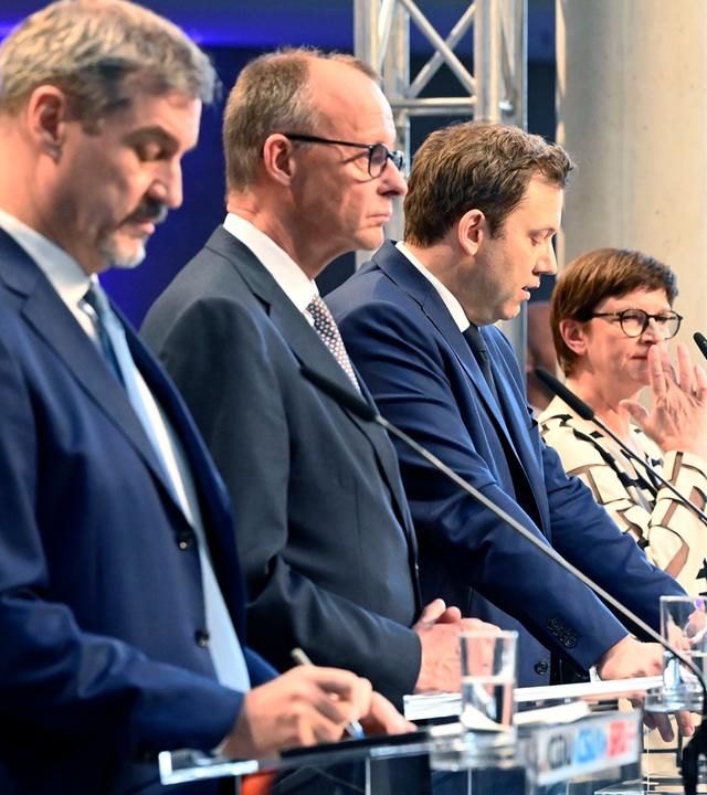 Markus Söder, Friedrich Merz, Lars Klingbeil und Saskia Esken bei der Pressekonferenz von CDU, CSU und SPD zur Vorstellung des gemeinsamen Koalitionsvertrages im Paul-Löbe-Haus. Berlin, 09.04.2025