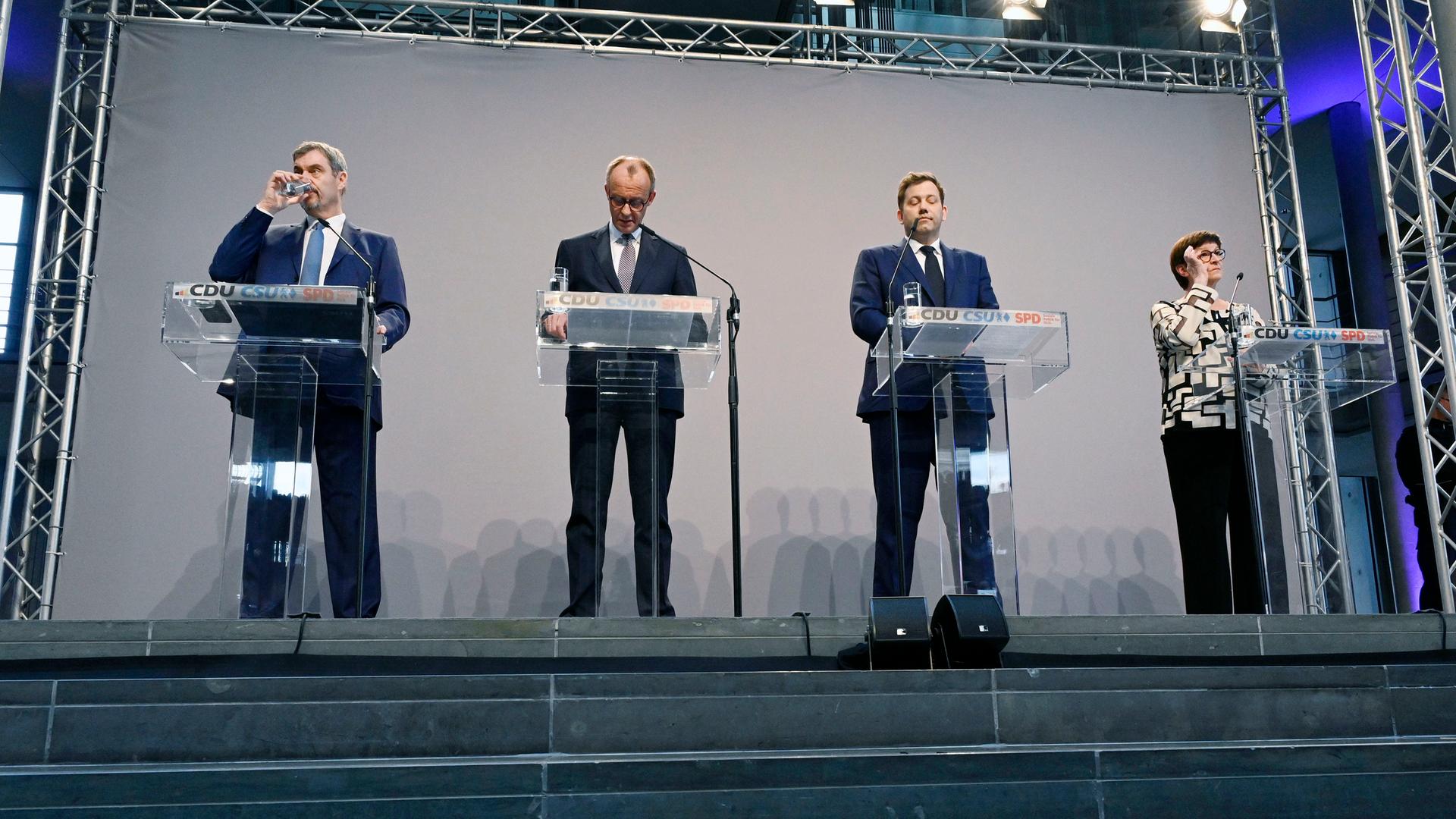 Markus Söder, Friedrich Merz, Lars Klingbeil und Saskia Esken bei der Pressekonferenz von CDU, CSU und SPD zur Vorstellung des gemeinsamen Koalitionsvertrages im Paul-Löbe-Haus. Berlin, 09.04.2025