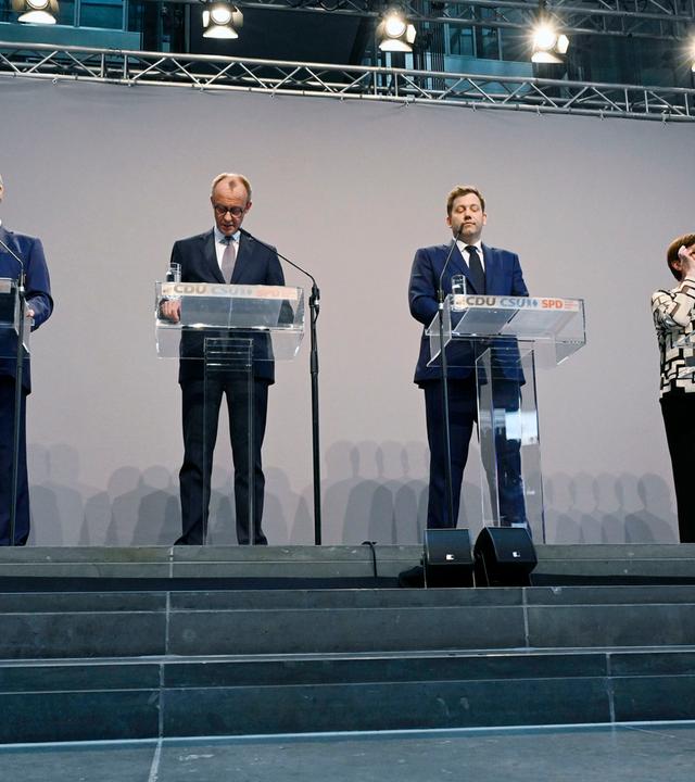 Markus Söder, Friedrich Merz, Lars Klingbeil und Saskia Esken bei der Pressekonferenz von CDU, CSU und SPD zur Vorstellung des gemeinsamen Koalitionsvertrages im Paul-Löbe-Haus. Berlin, 09.04.2025