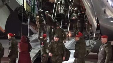 80. Jahrestag des Endes des Zweiten Weltkriegs: Russische Soldaten kehren aus ukrainischer Kriegsgefangenschaft Zum nach Hause z