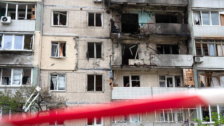 Krieg in der Ukraine: Russischer Raketenangriff auf Kiew