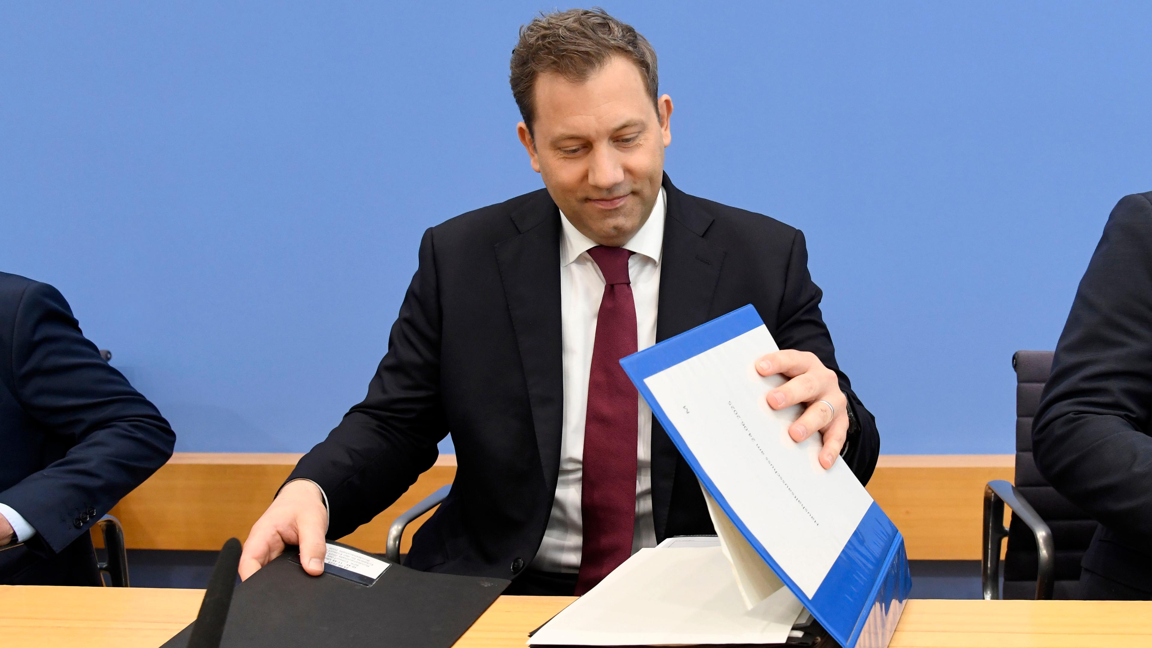 Vorstellung des Entwurfs für den Bundeshaushalt 2025 in der BPK in Berlin