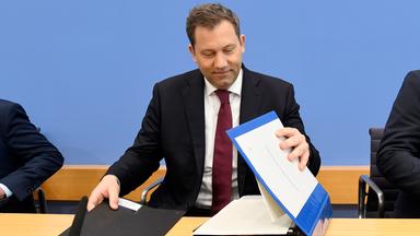 Vorstellung des Entwurfs für den Bundeshaushalt 2025 in der BPK in Berlin