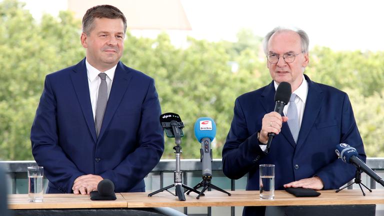 ven Schulze und Reiner Haseloff bei der Pressekonferenz zur Entscheidung über den Spitzenkandidaten der CDU zur Landtagswahl Sachsen-Anhalt 2026 in der Landesgeschäftsstelle