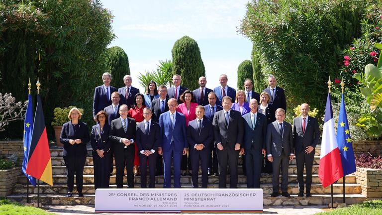 fort du Cap Brun, residence de l'Amiral, Les jardins du fort, Photos de famille, Ministres Franco Allemand, Le president de la republique française, Emmanuel Macron, Mr Friedrich MERZ, Chancelier federal de la republique d'Allemagne, Jean Noel Barrot, ministre de lEurope et des Affaires etrangeres Bruno Retailleau, ministre de interieur, et son homologue allemand, Alexander Dobrindt, Rachida Dati, ministre de la Culture The 25th Franco-German Ministerial Council (CMFA) brings together members of the French and German governments at the Fort de Cap Brun in Toulon, France, August 27, 2025.