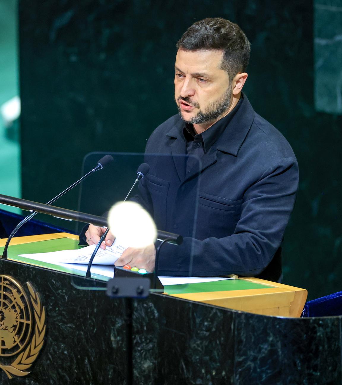 Selenskyj spricht auf der 80. Plenarsitzung der Generalversammlung der Vereinten Nationen im UN-Hauptquartier in New York