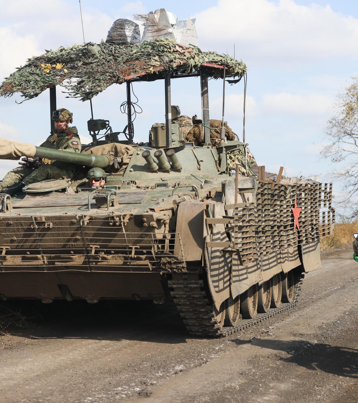 Mit schwerem Gerät: Die russische 5. Motorisierte Schützenbrigade wird an die Front von Pokrowsk verlegt