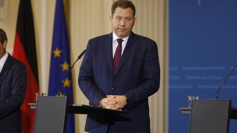 Lars Klingbeil bei der Pressekonferenz zur 169. Steuerschätzung im Bundesfinanzministerium in Berlin