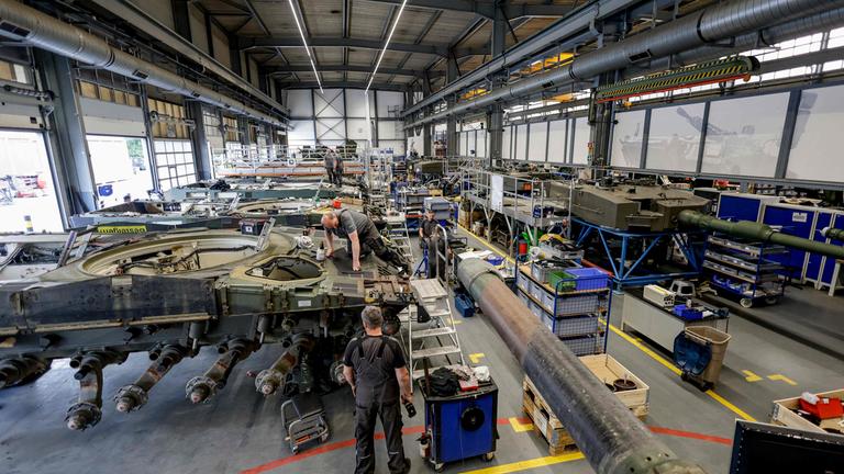 Kampfpanzer Leopard 2A4 im Rheinmetall-Werk