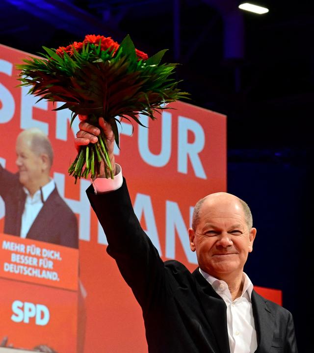 Die SPD bestätigt bei ihrem Parteitag in Berlin Olaf Scholz als Kanzlerkandidaten. 