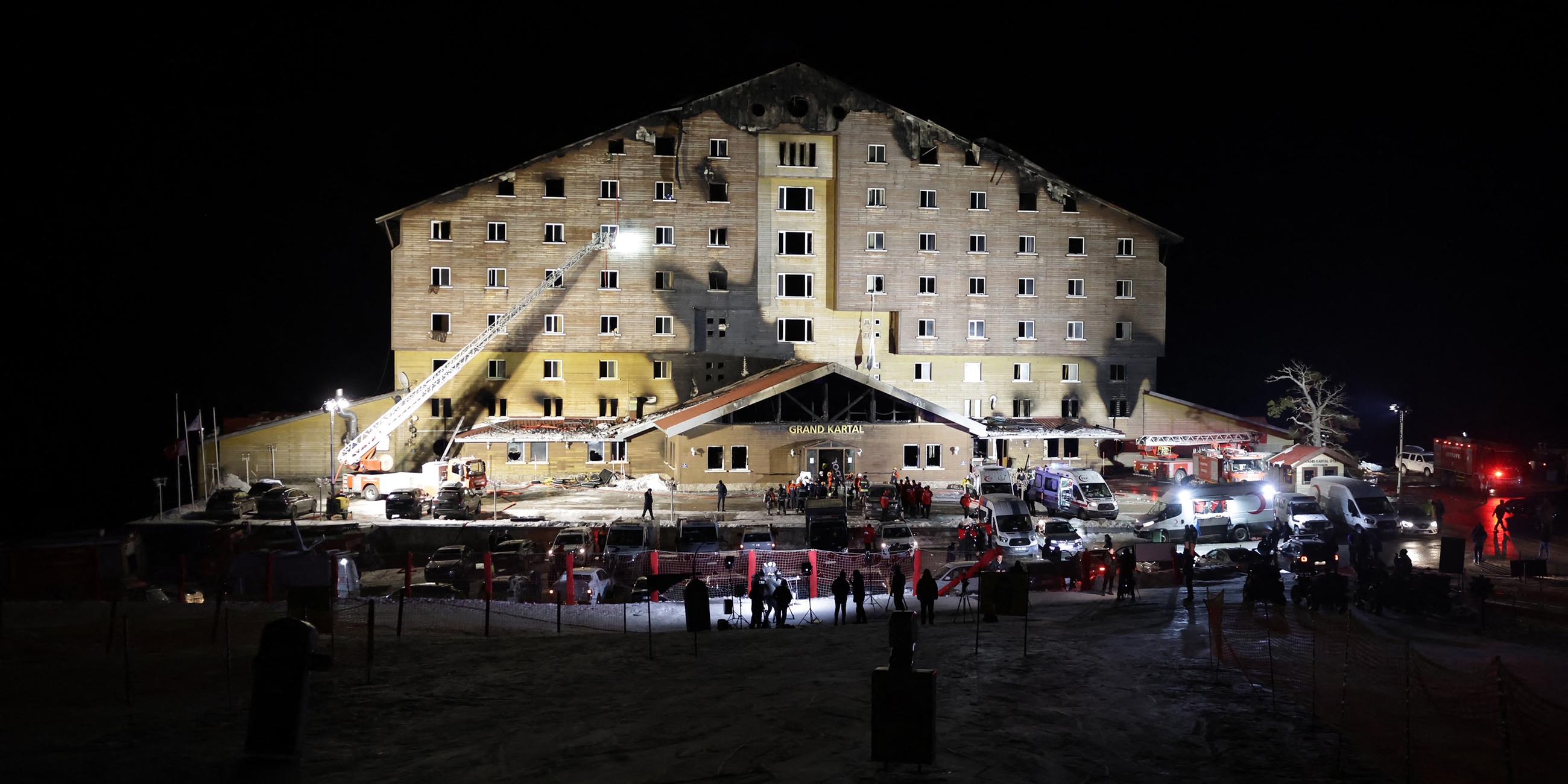TOPSHOT-TURKEY-FIRE-TOURISM