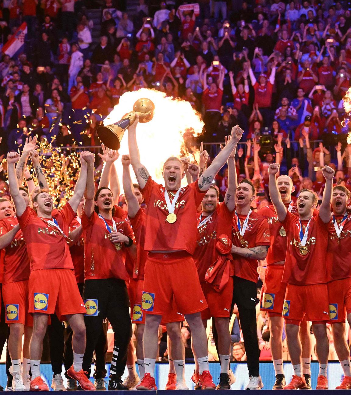 Dänemark feiert mit Pokal den Handball WM Sieg