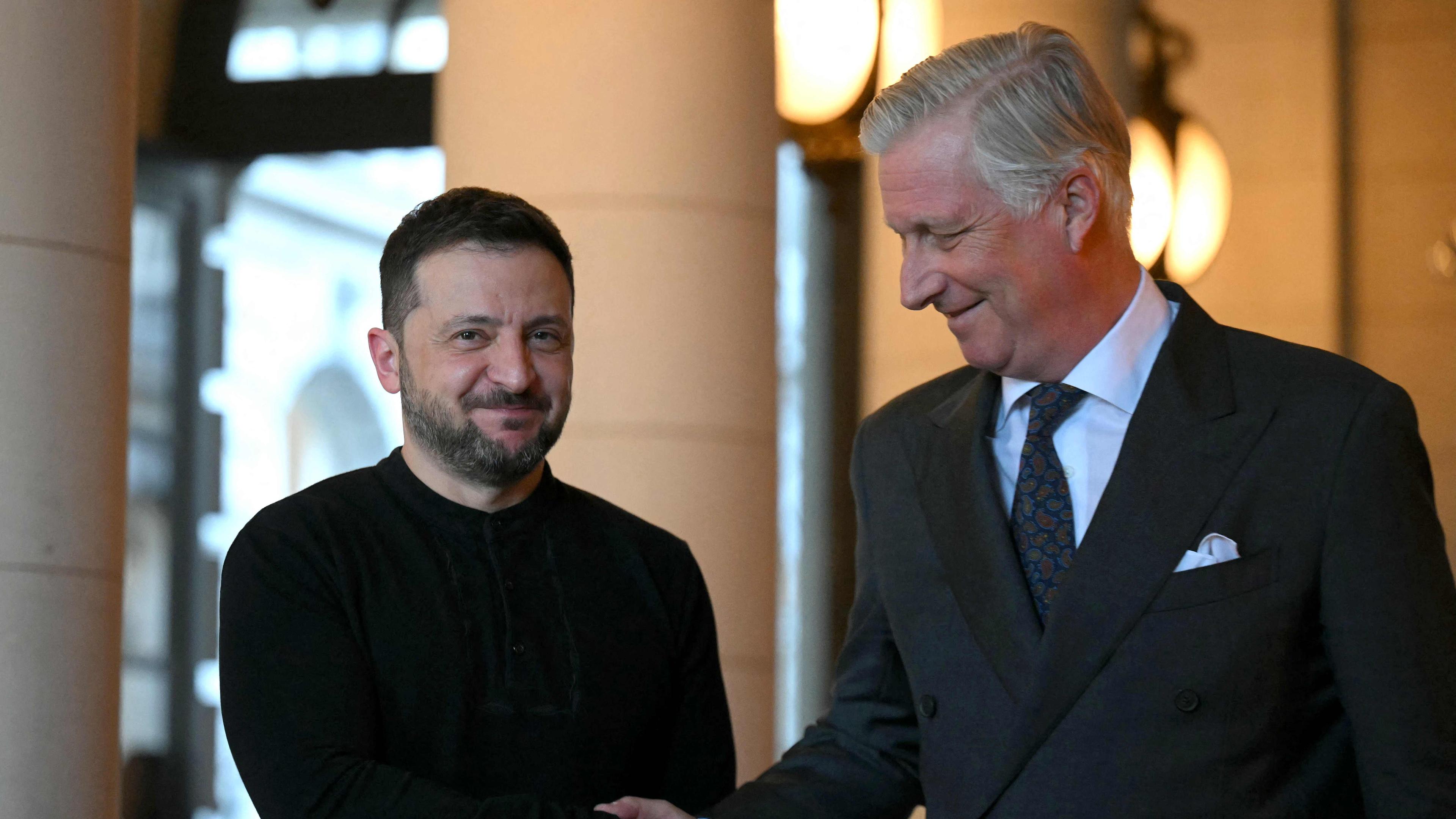 König Philippe von Belgien begrüßt den Präsidenten der Ukraine, Volodymyr Selensky, in Brüssel