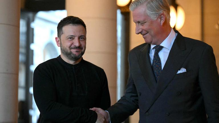 König Philippe von Belgien begrüßt den Präsidenten der Ukraine, Volodymyr Selensky, in Brüssel