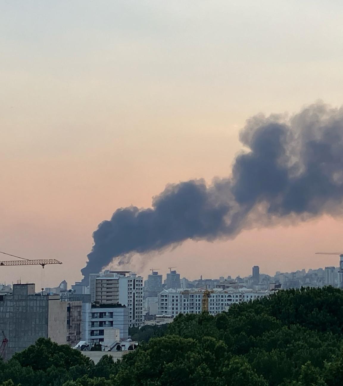 Rauch nach einer Explosion in Therean auf das Nachrichten-Sendegebäude IRIB am 16.06.2025