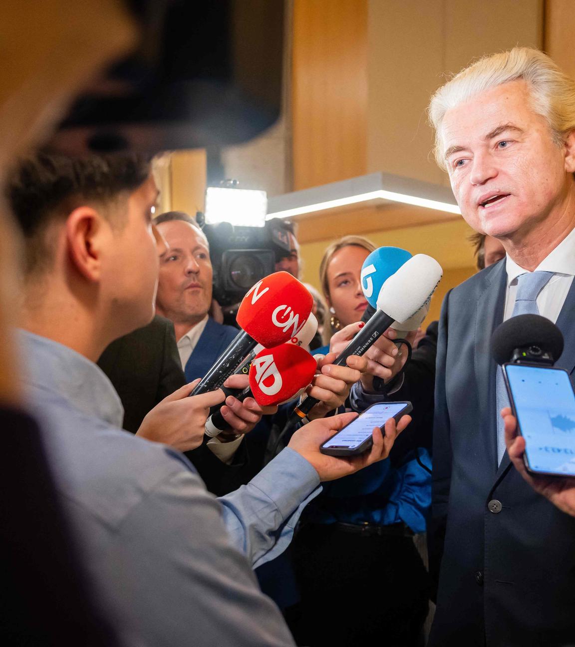 Chef der PVV Geert Wilders reagiert auf die Ergebnisse der Parlamentswahl vor der Presse
