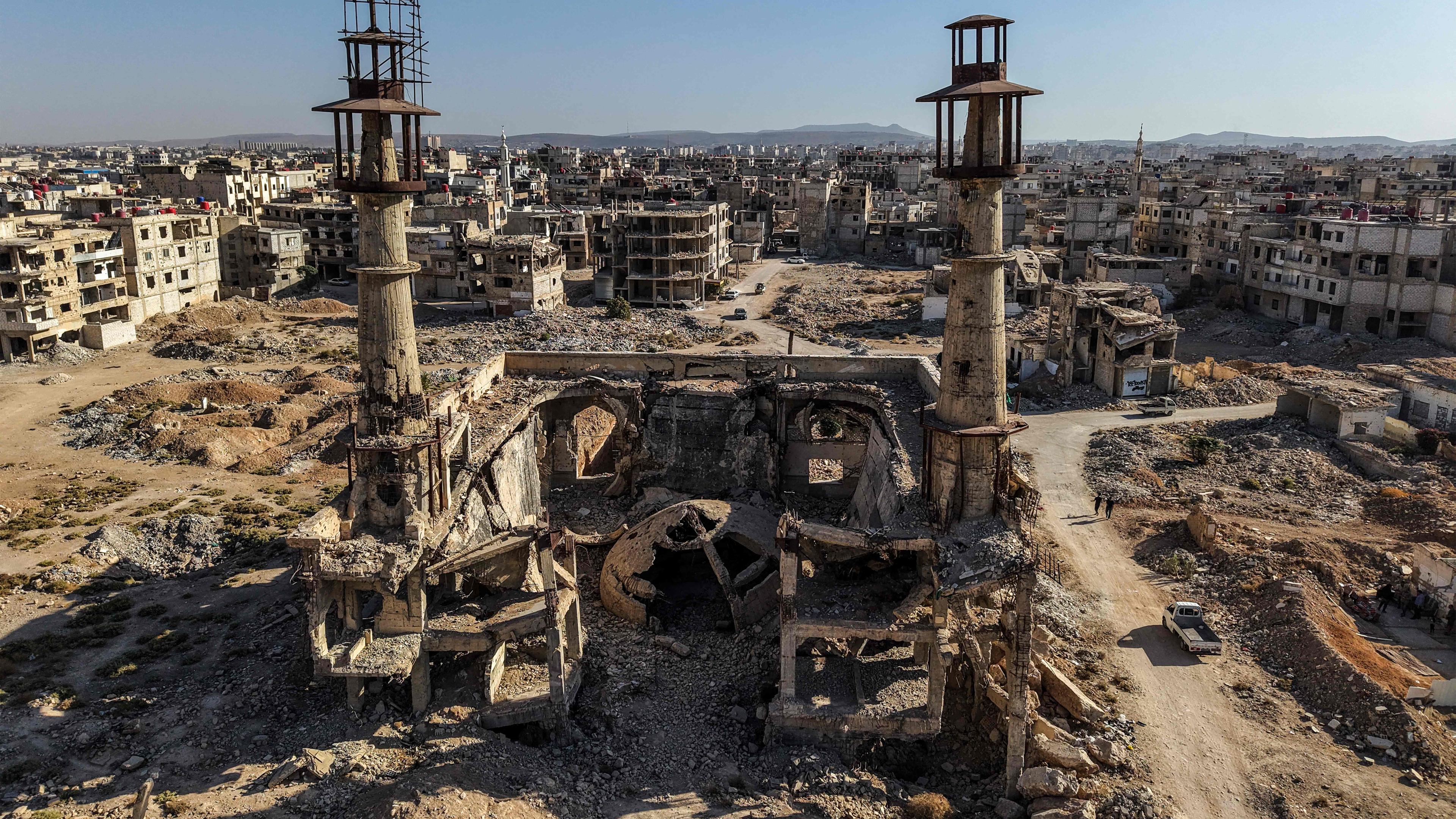 Diese Luftaufnahme zeigt den zerstörten Schrein der schiitischen Muslimin Sayyida Sakina in Darayya am Stadtrand von Damaskus am 30. Oktober 2025.