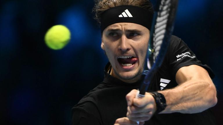 Tennisspieler Alexander Zverev während des Spiels gegen den Italiener Jannik Sinner.