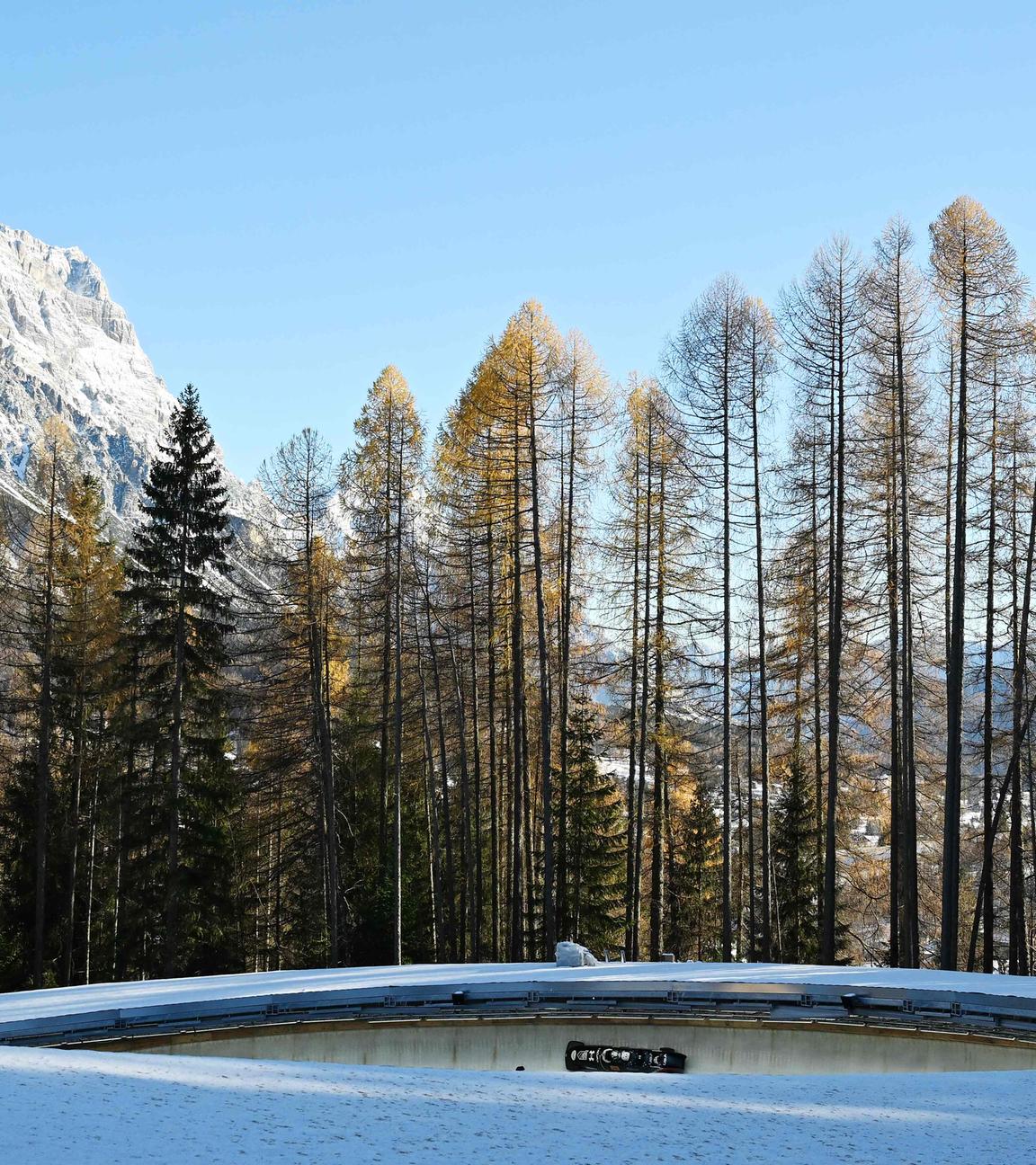 Das US-Team nimmt am 23. November 2025 in Cortina am 4er-Bob-Rennen im Rahmen des IBSF-Bob- und Skeleton-Weltcups während der Testveranstaltung für die Olympischen Spiele Milano Cortina 2026 teil.