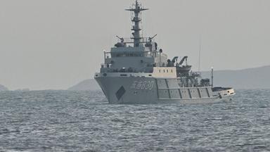Ein chinesisches Kriegsschiff ist am 29. Dezember 2025 in den Gewässern nahe der Insel Pingtan, dem Taiwan am nächsten gelegenen Punkt in der ostchinesischen Provinz Fujian, zu sehen.
